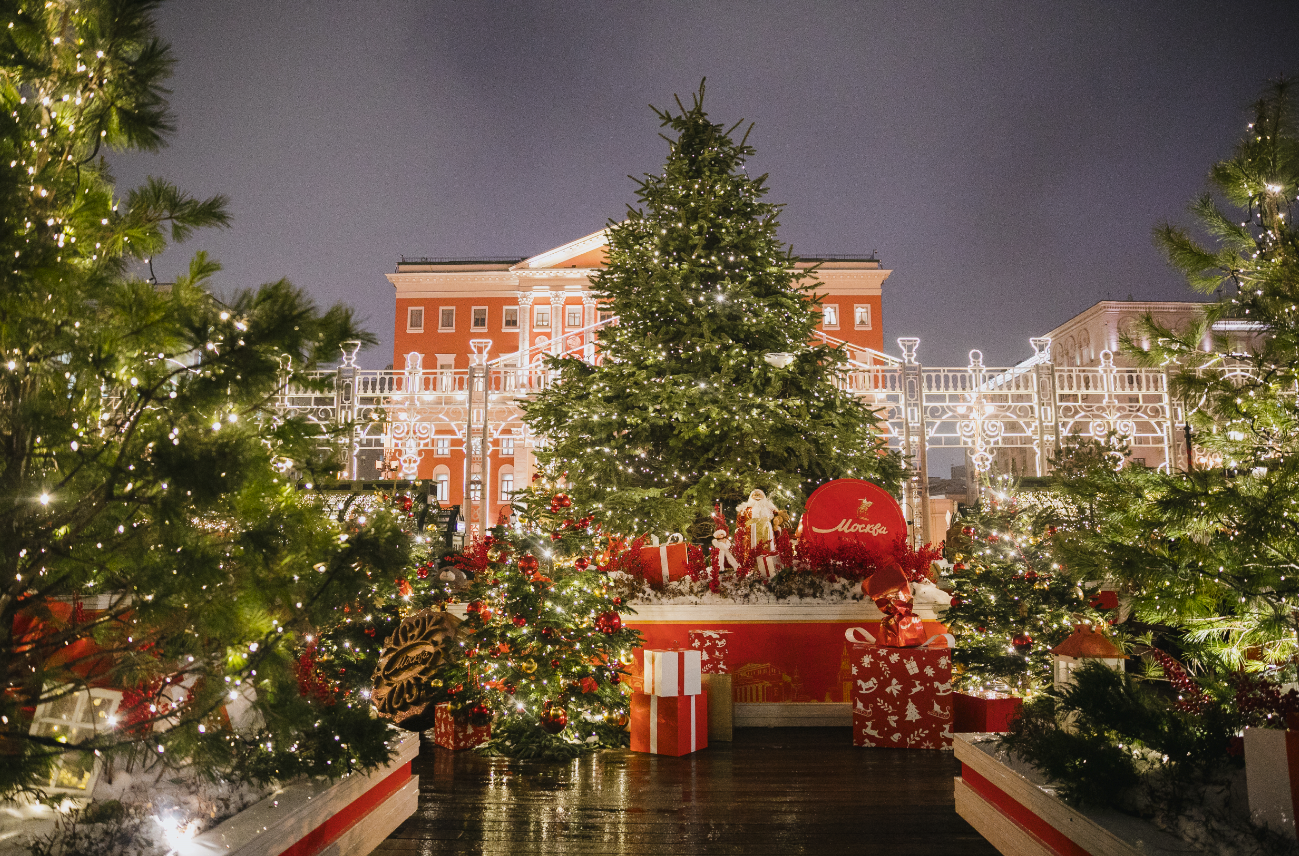 Moskva sizi Yeni il möcüzələri dünyasına səyahətə dəvət edir (FOTO)